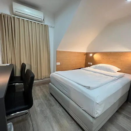 فندق Garni Cirman 3*