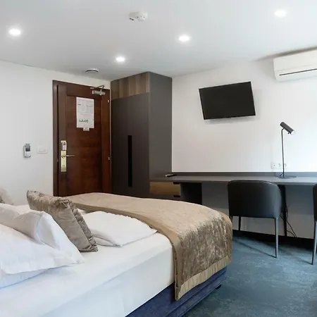 Garni Cirman Hotel